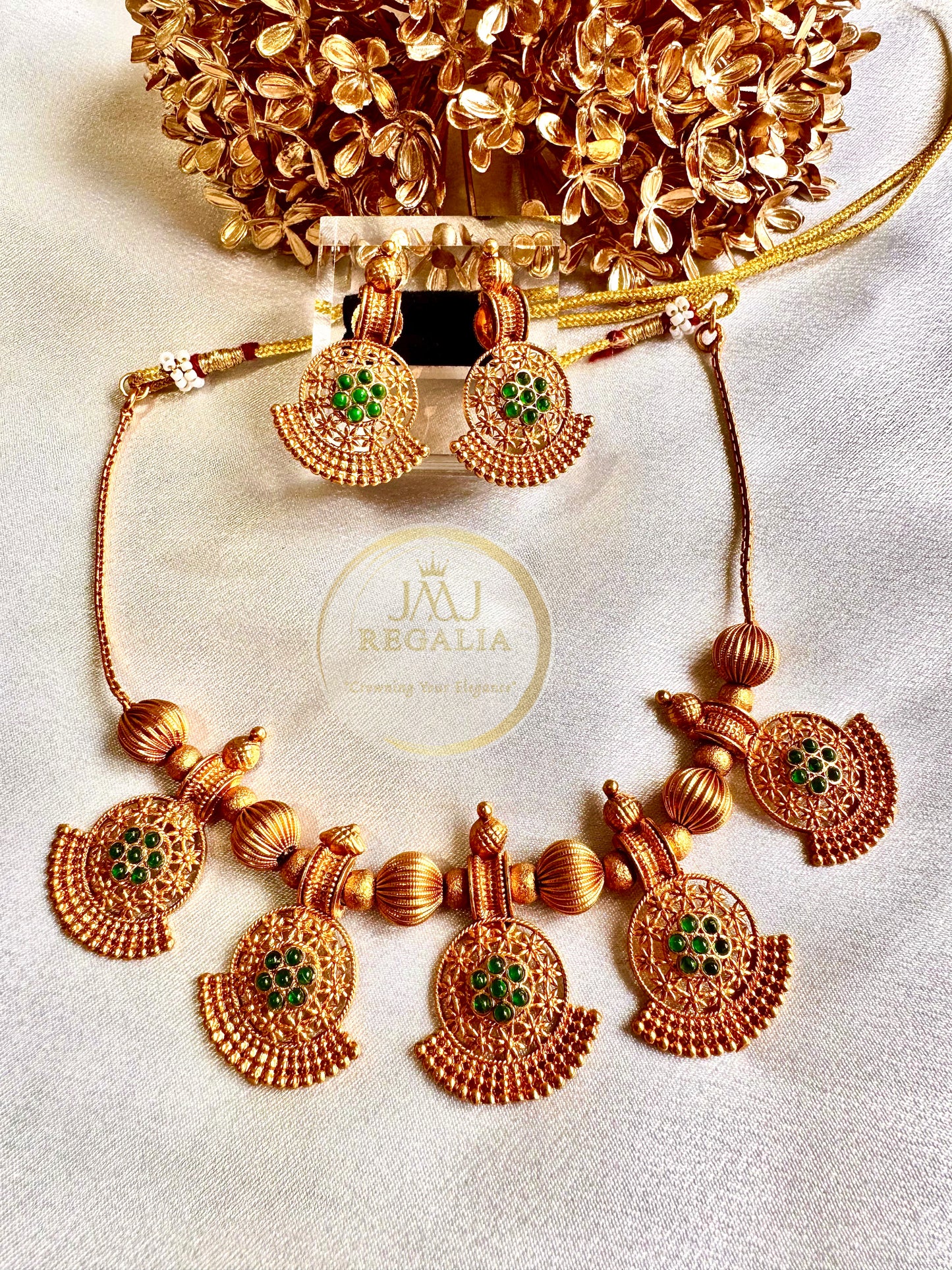 Mangala - Pendant drops necklace