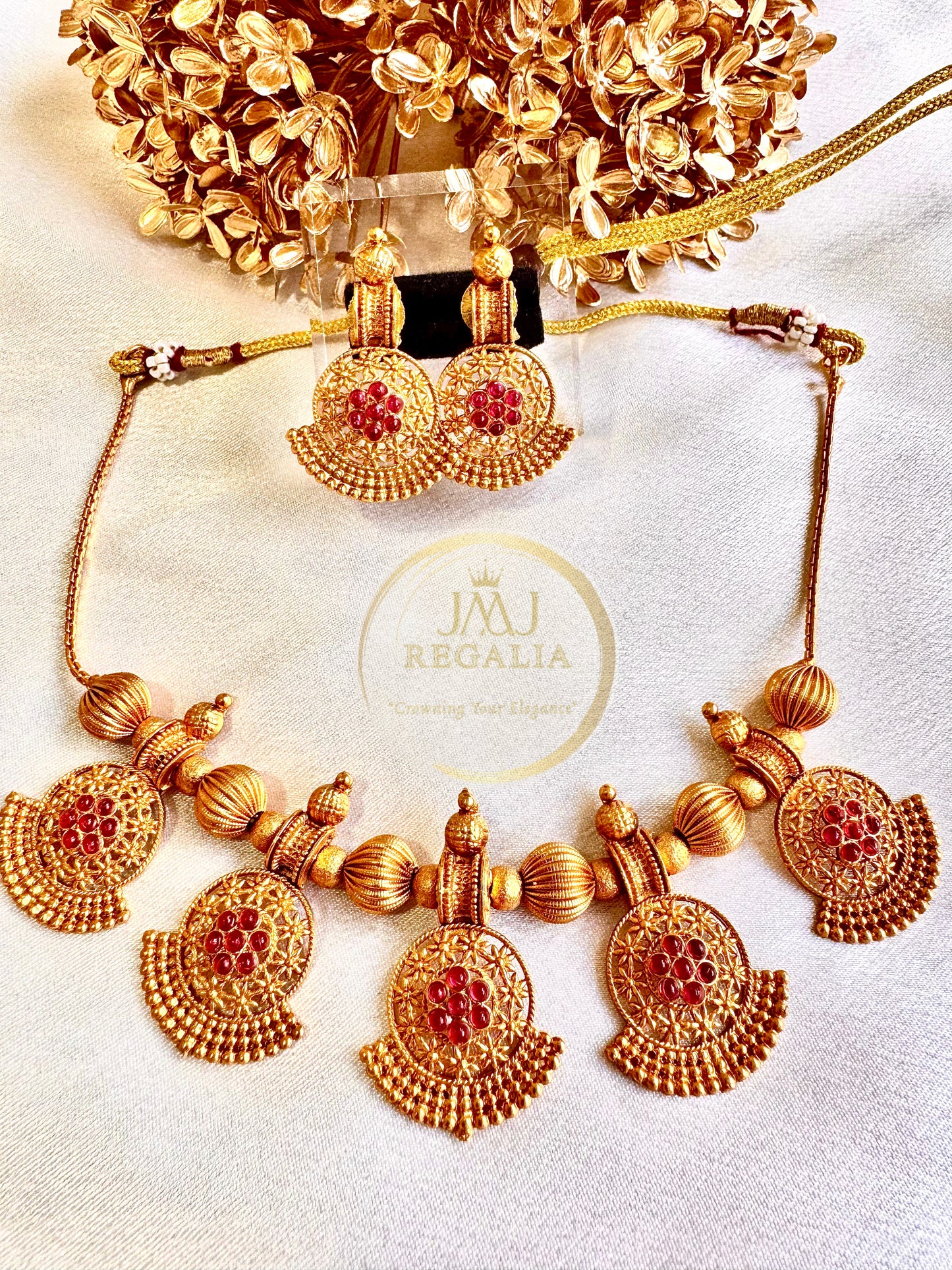 Mangala - Pendant drops necklace