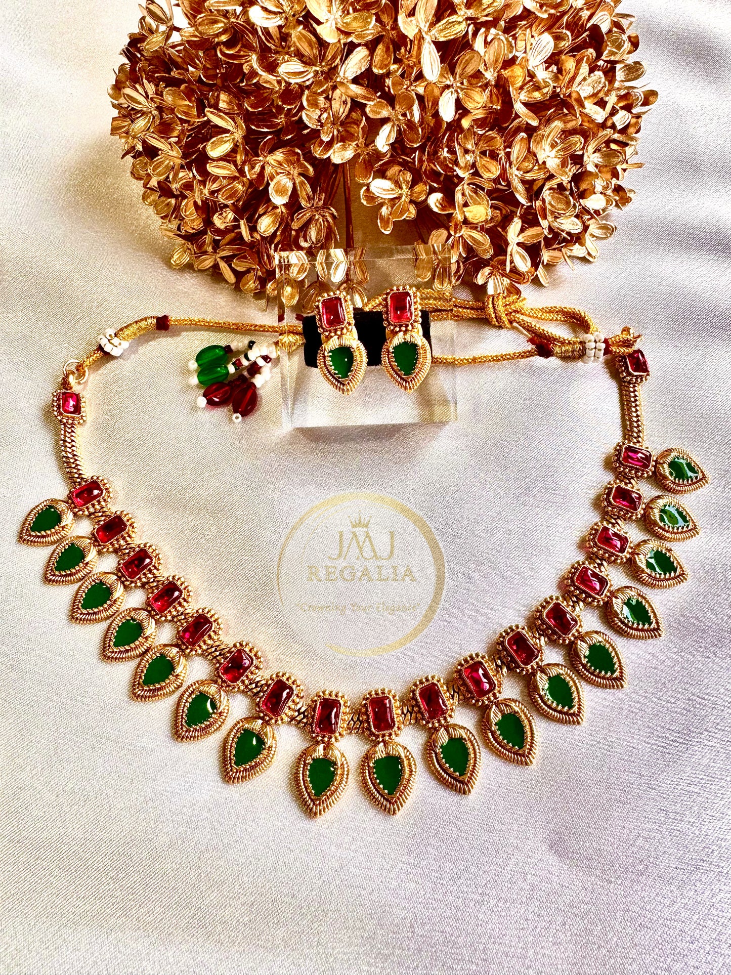Pallavi - leaf drop palakka design