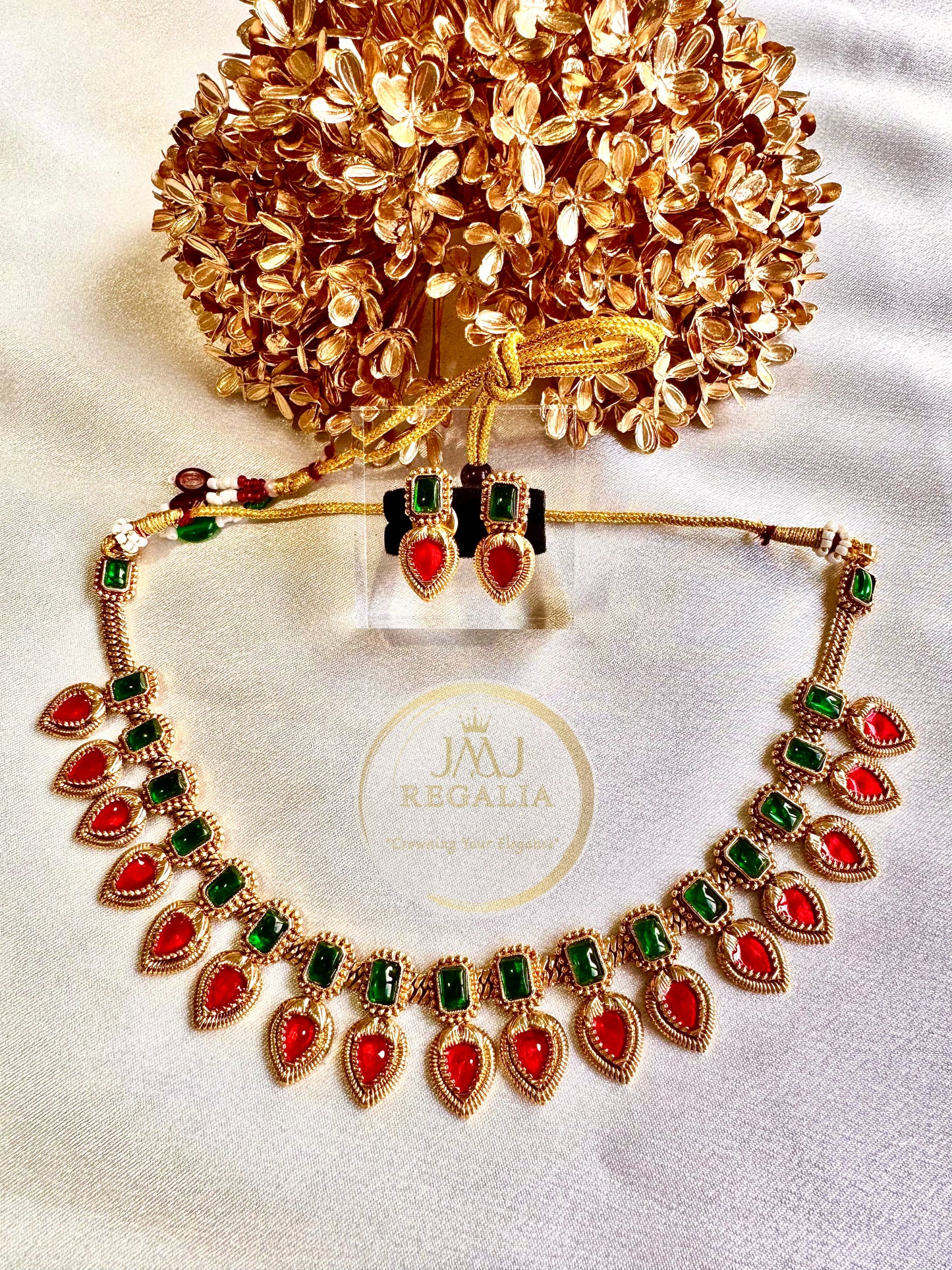 Pallavi - leaf drop palakka design