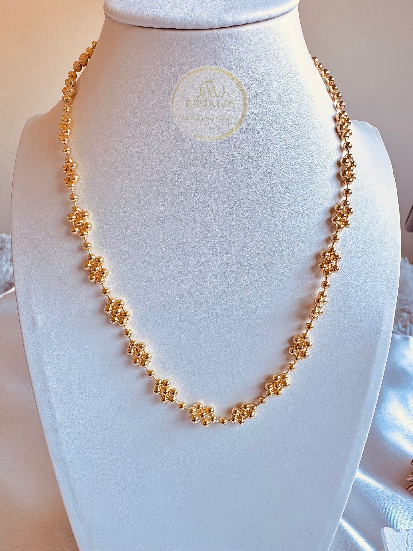 Golden Graffiti - Flower beads long necklace