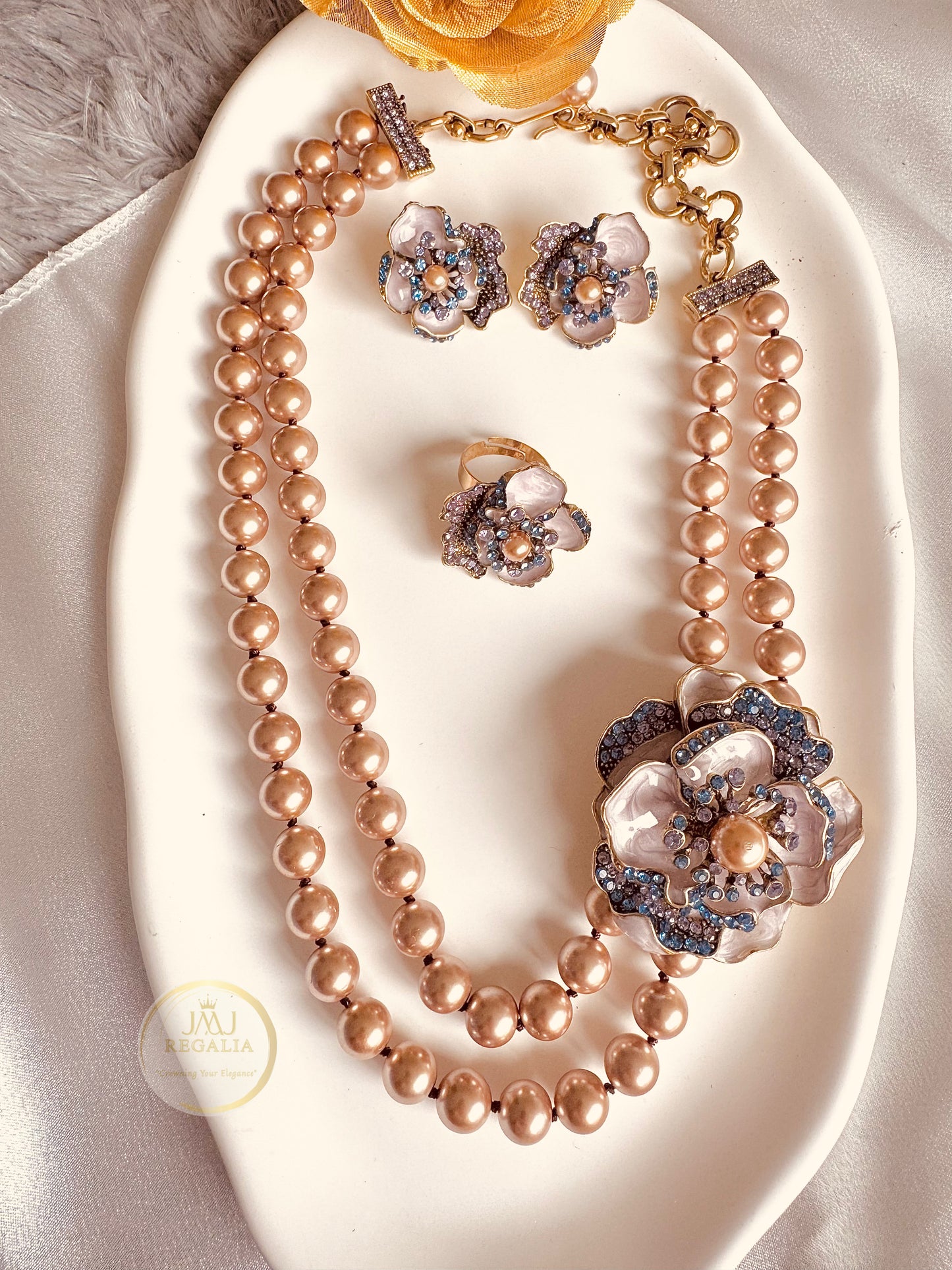 Pearl Blossom - short pearl alike necklace set