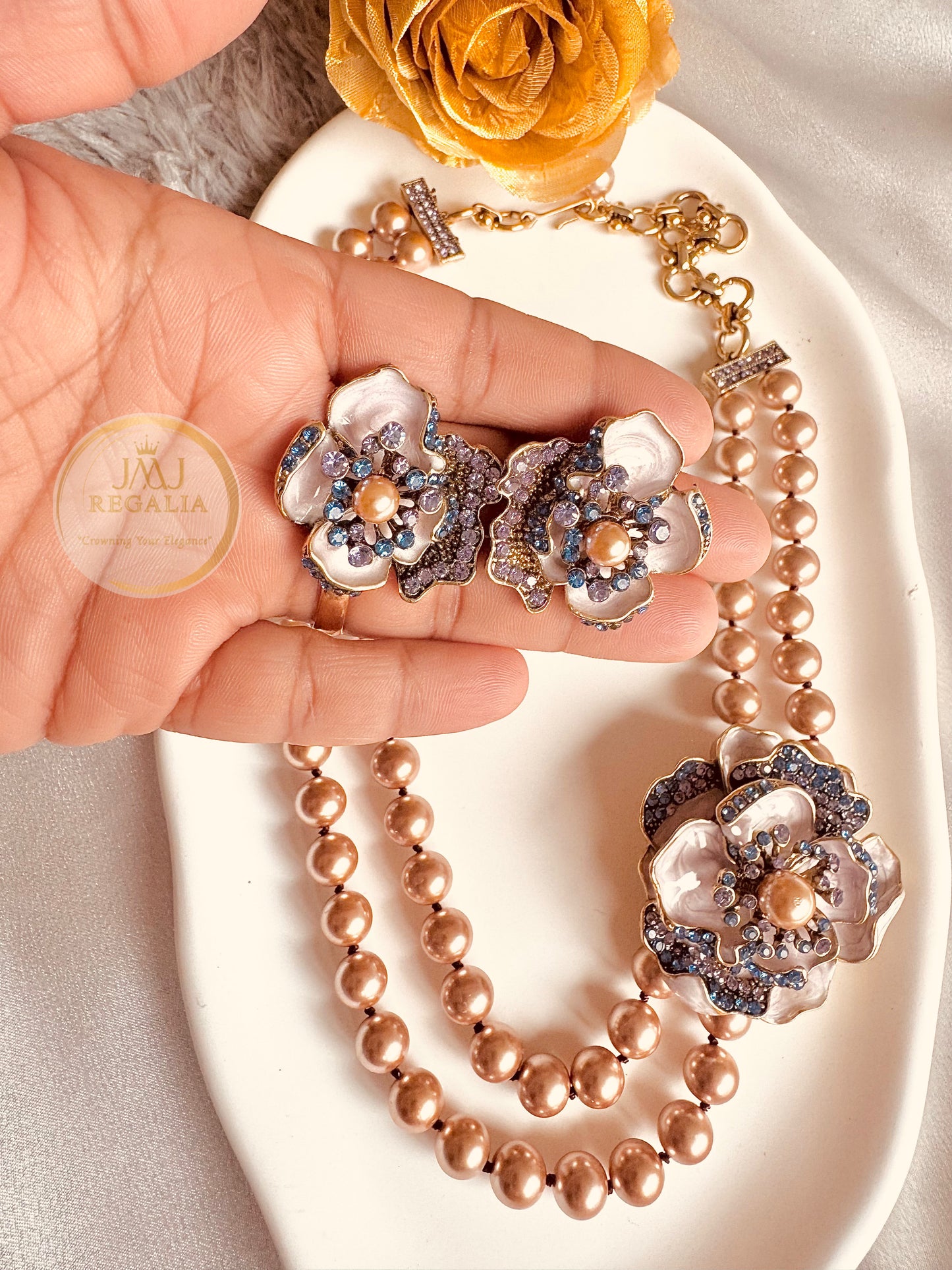 Pearl Blossom - short pearl alike necklace set
