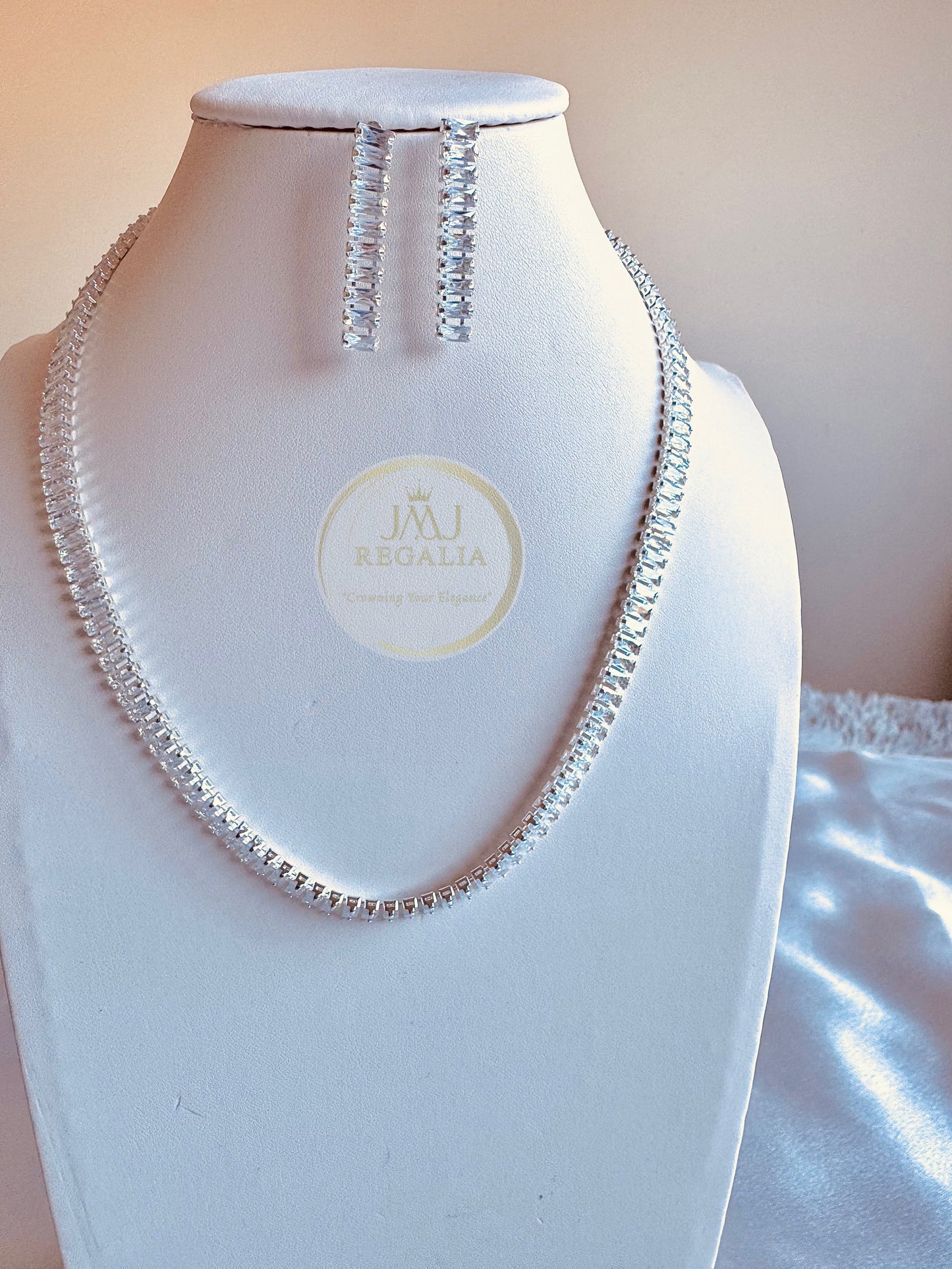 Crystal Edge - Rhinestones necklace