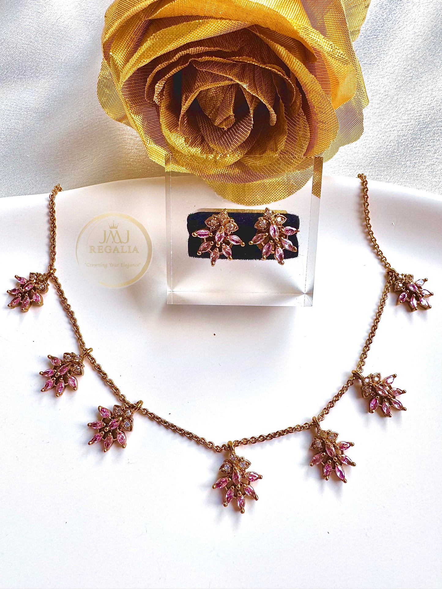 Floral Leaf - thin chain with elegant design