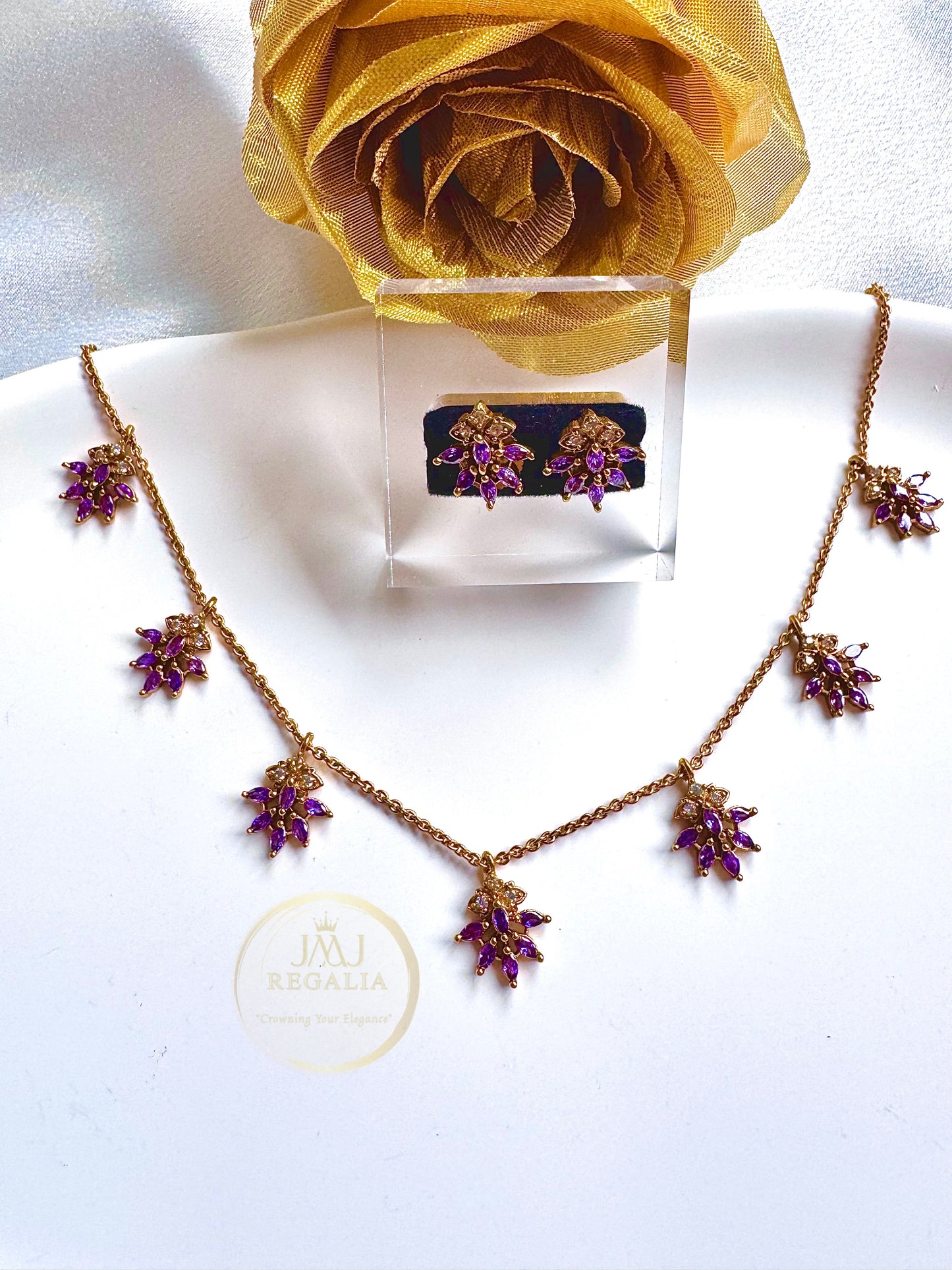 Floral Leaf - thin chain with elegant design