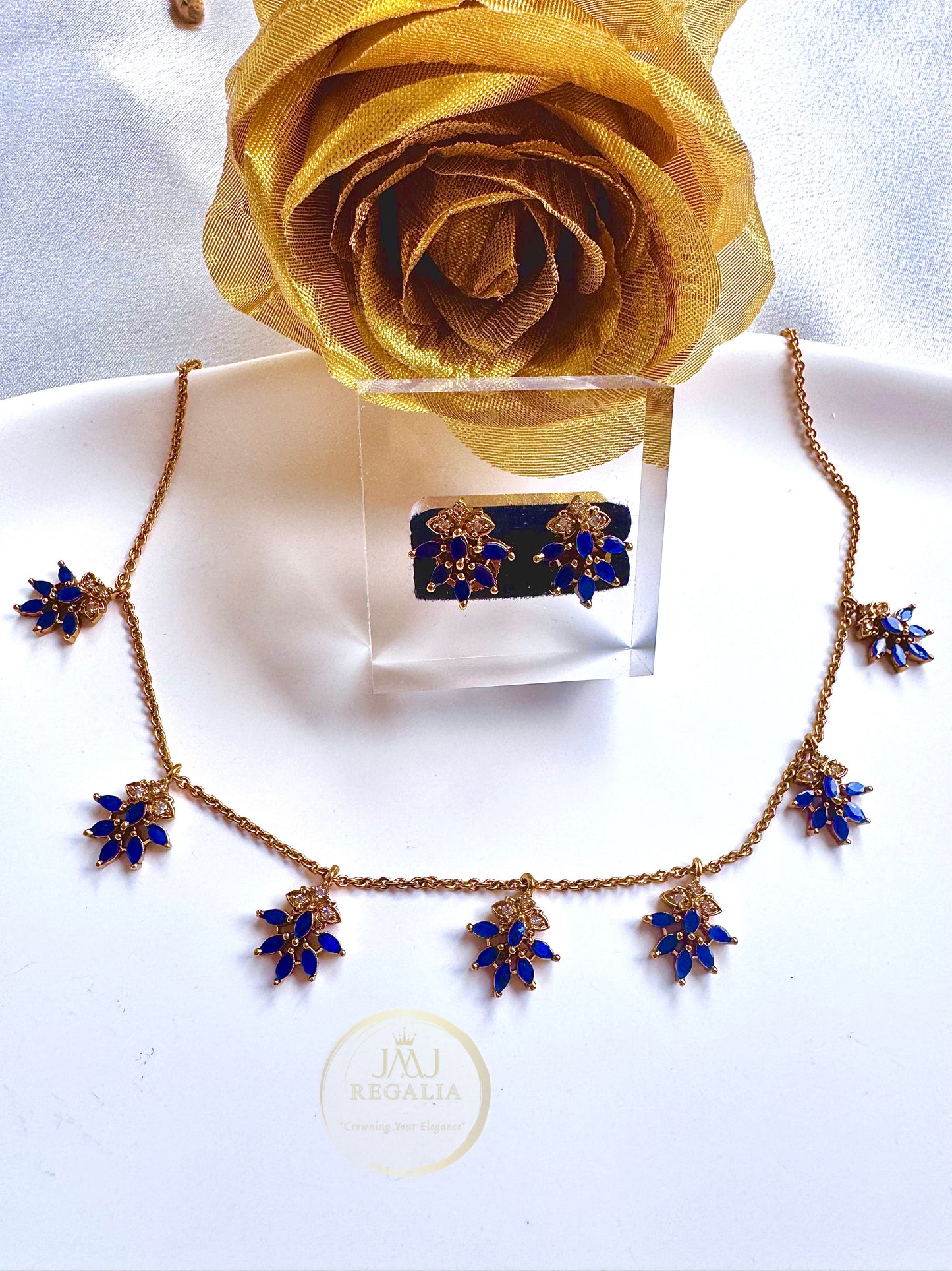 Floral Leaf - thin chain with elegant design