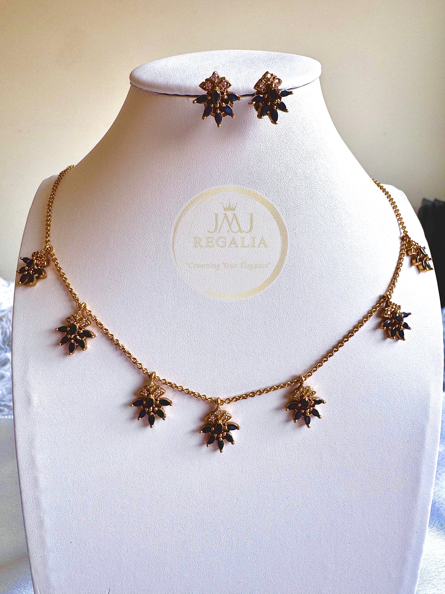 Floral Leaf - thin chain with elegant design