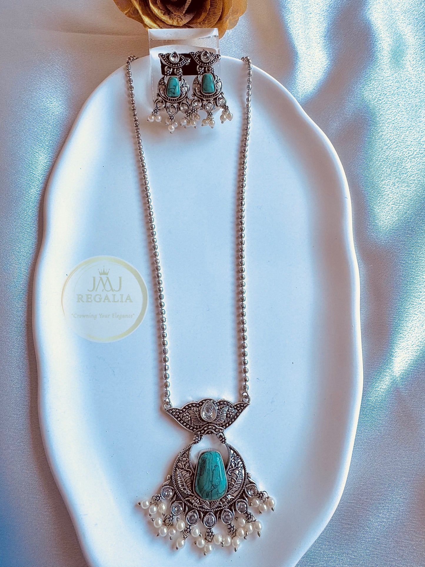 Luna link - silver long metal chain with pearl beads