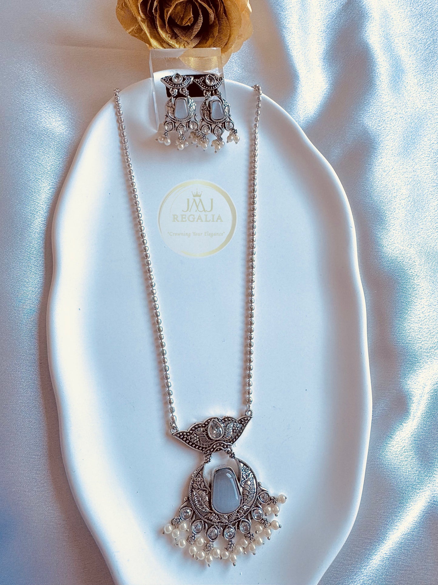 Luna link - silver long metal chain with pearl beads
