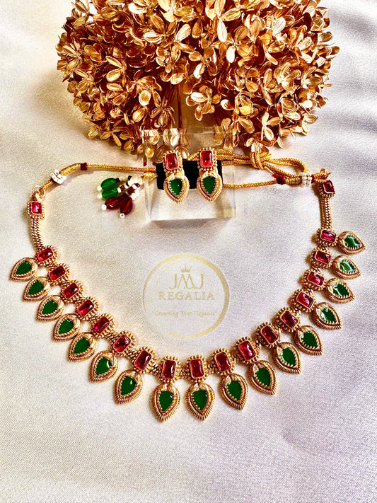 Pallavi - leaf drop palakka design