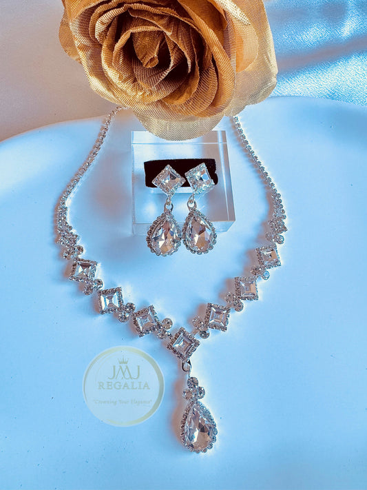Crystal Shine - Clear timeless allure Necklace