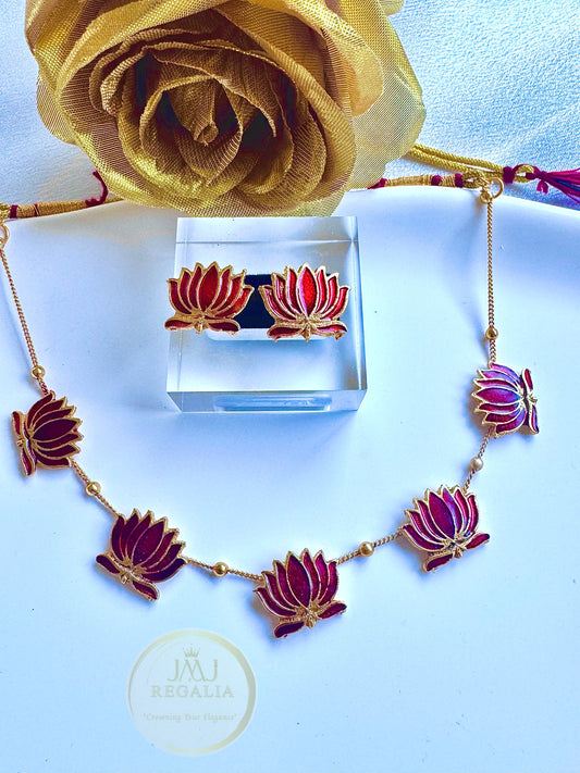 Lotus Charmers - choker elegance